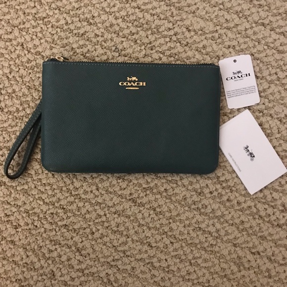NWT Coach Pebble Leather Small Wristlet